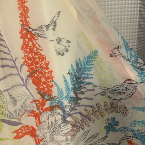 Size large delicate feminine top w birds - Picture 2 of 2